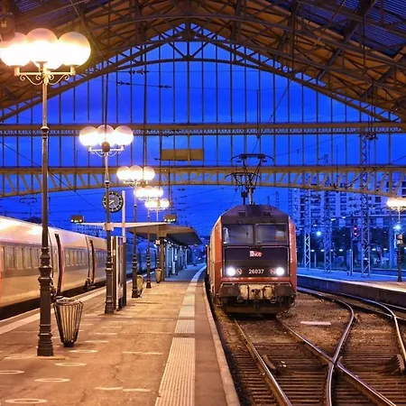 Le Coty Confortable Moderne Lumineux Hotel *