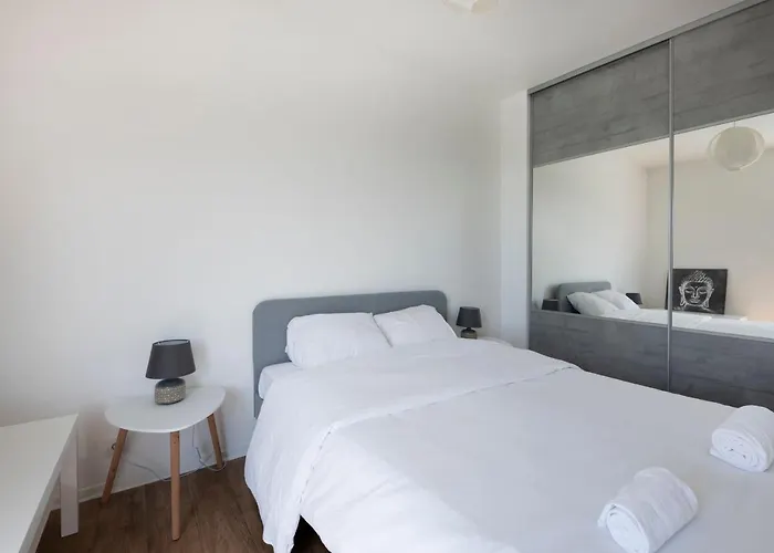 Le Coty Confortable Moderne Lumineux Hotel *